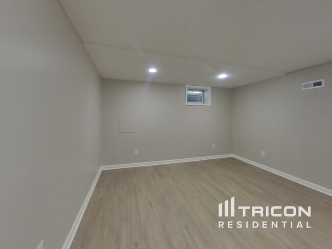 Building Photo - 15924 W 149th Terrace