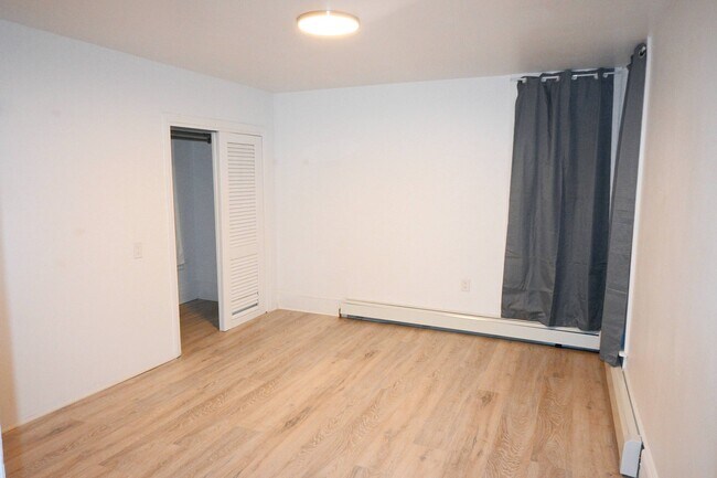 Building Photo - 198 Broad St