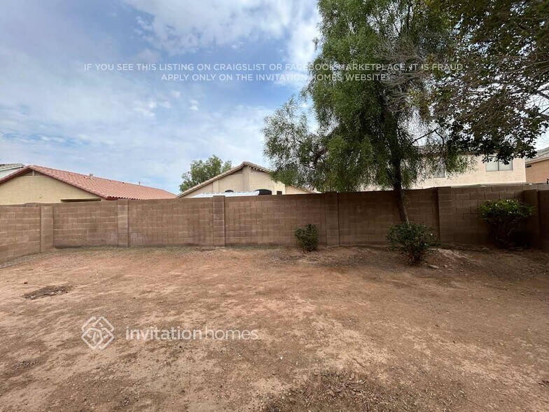 Building Photo - 16002 W Latham St