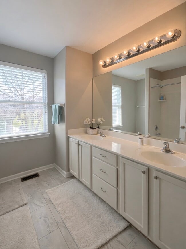 Building Photo - 1981 Angelica Ln