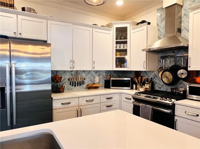 Building Photo - 322 4th Ave