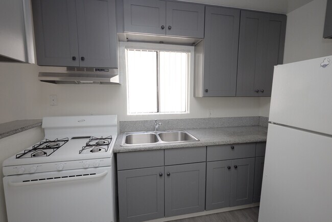 Building Photo - 943 Elden Ave