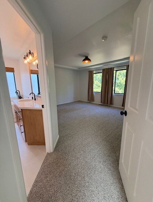 Building Photo - 4bd/2.5ba Snohomish Home
