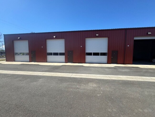 Building Photo - 967 Lawnsdale Rd