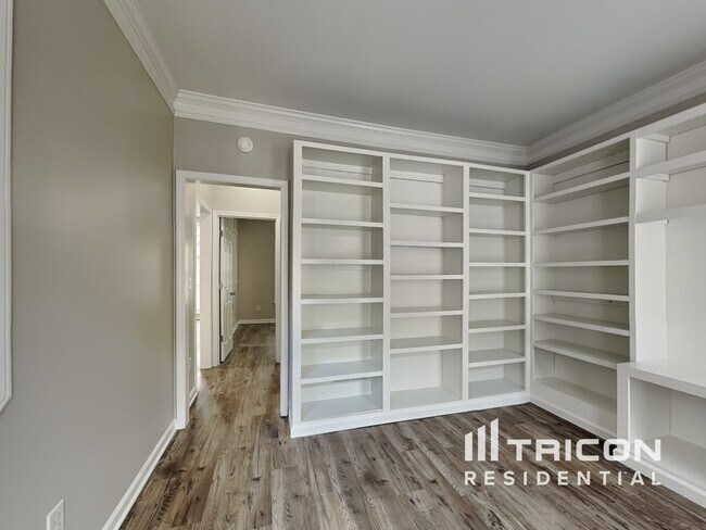 Building Photo - 716 Parkside Dr