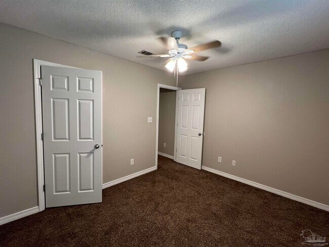 Building Photo - 10440 Millbrook Dr