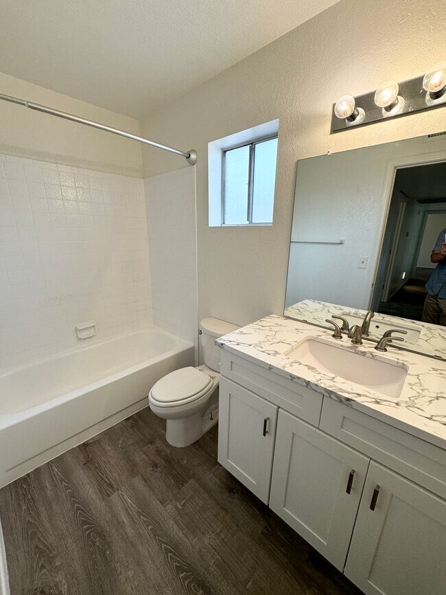 Building Photo - Stunning 4 Bedroom/2.5 Bath Home in Ahwatukee