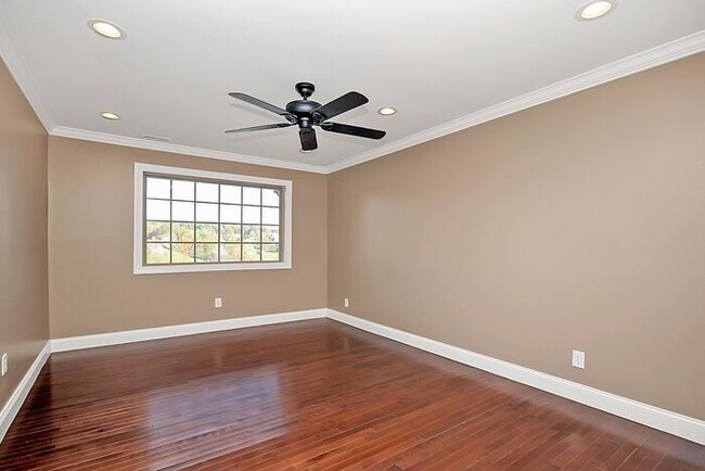 Building Photo - Newly Renovated Condominium in Quail Run