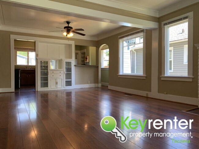 Building Photo - Charming Tacoma Craftsman House!