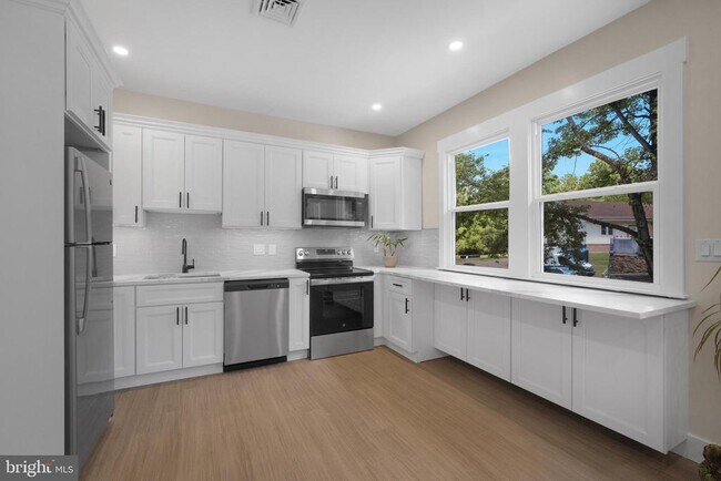 Building Photo - 71 Dreamland Park Dr