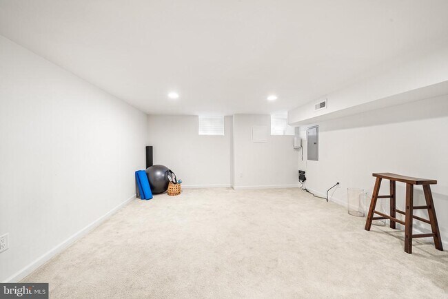 Building Photo - 2222 Oakford St