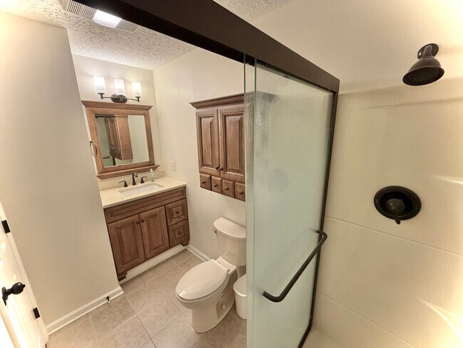 Building Photo - 597 Bluebird Dr