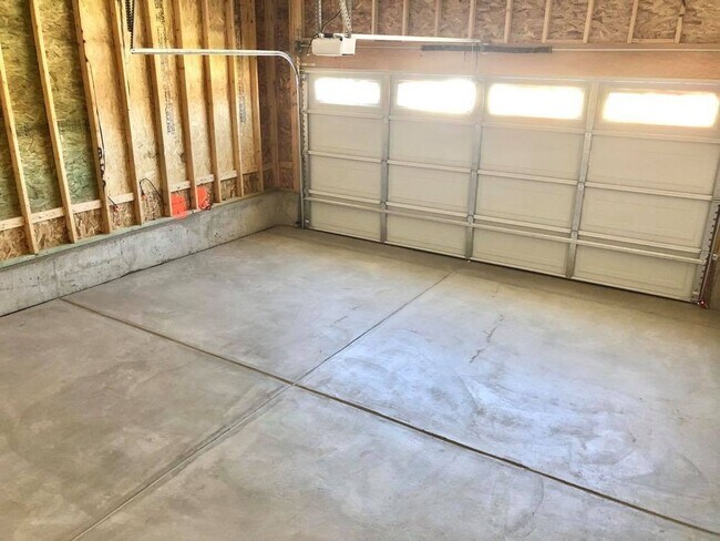 Building Photo - Gorgeous Ranch-Style House in Berthoud!