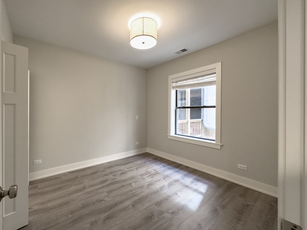 Building Photo - 913 Maple Ave