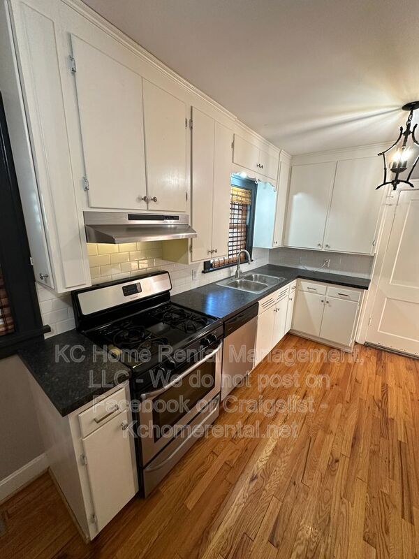 Building Photo - 207 W 51 Terrace