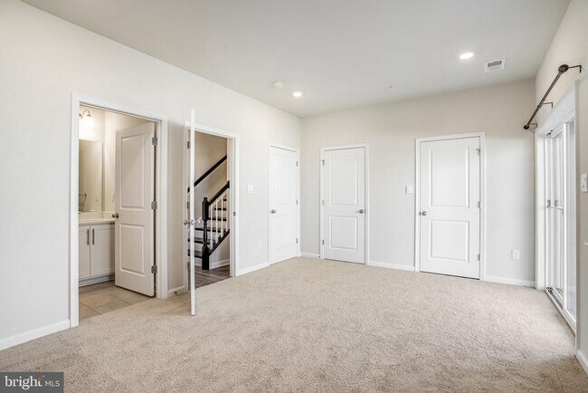 Building Photo - 421 Ensemble Wy