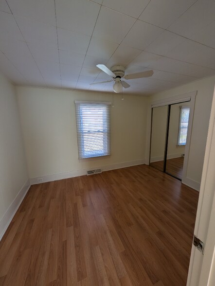 Building Photo - 14837 Keating Ave