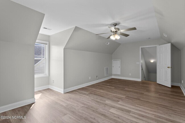 Building Photo - 412 Azalea Dr