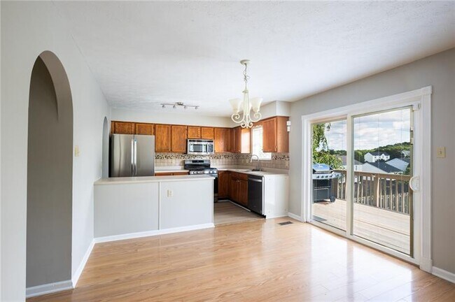 Building Photo - 1421 Sandstone Dr