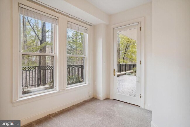 Building Photo - 10401 Strathmore Park Ct