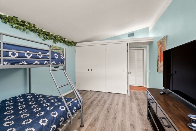 Building Photo - 1512 Waterside Dr