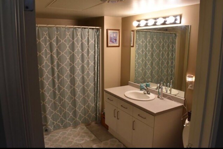 Building Photo - 1924 N Hubbard St