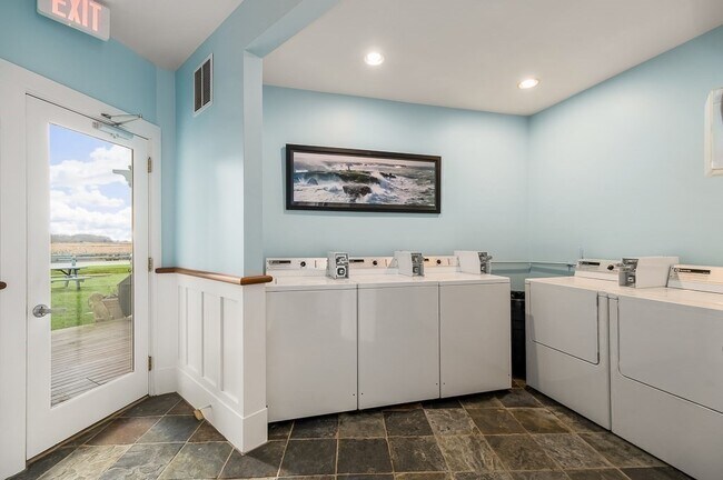 Building Photo - 138 Main St