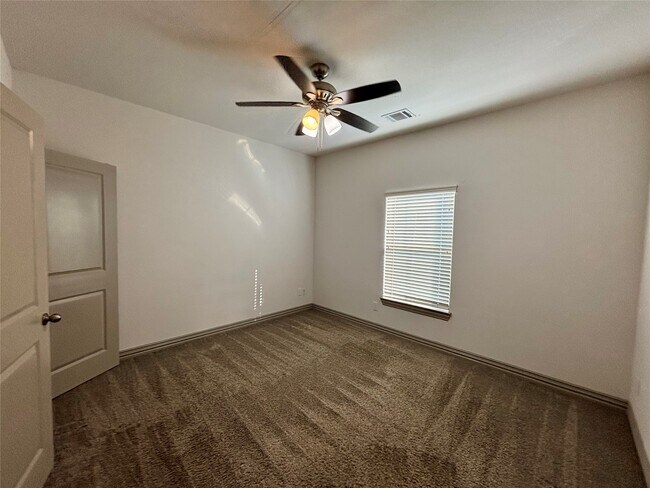 Building Photo - 8918 Southview St