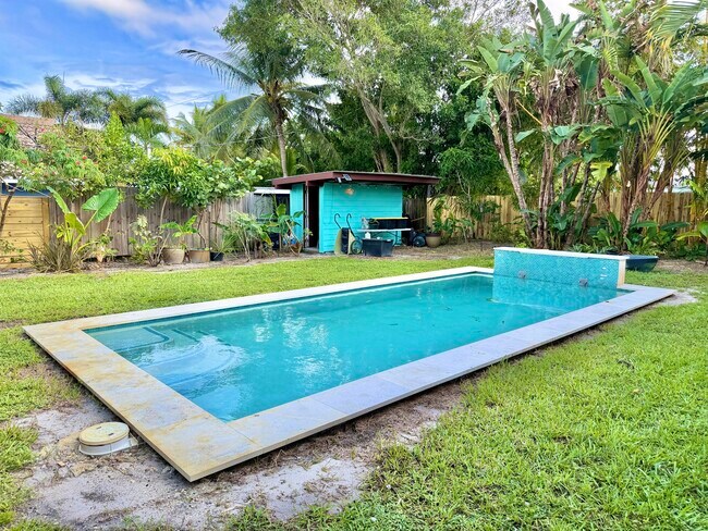 Building Photo - 376 SW 2nd St