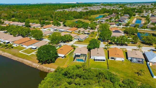 Building Photo - 10461 Hunters Haven Blvd