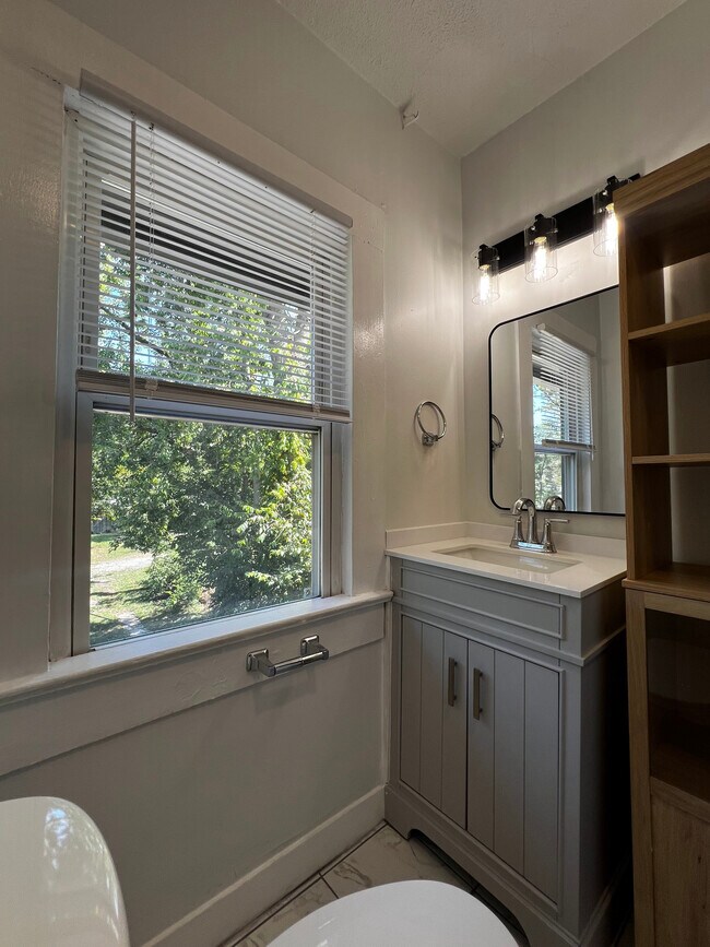 Building Photo - 4813 N College Ave