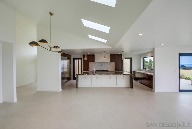 Building Photo - 14066 Crest Way