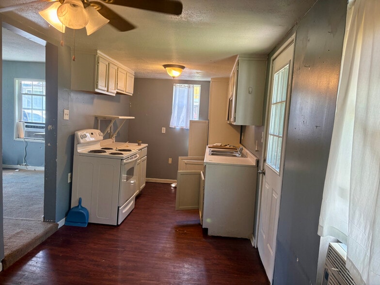 Building Photo - 1700 Avenue H