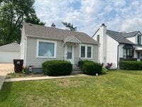 Building Photo - 725 Kingsley Dr