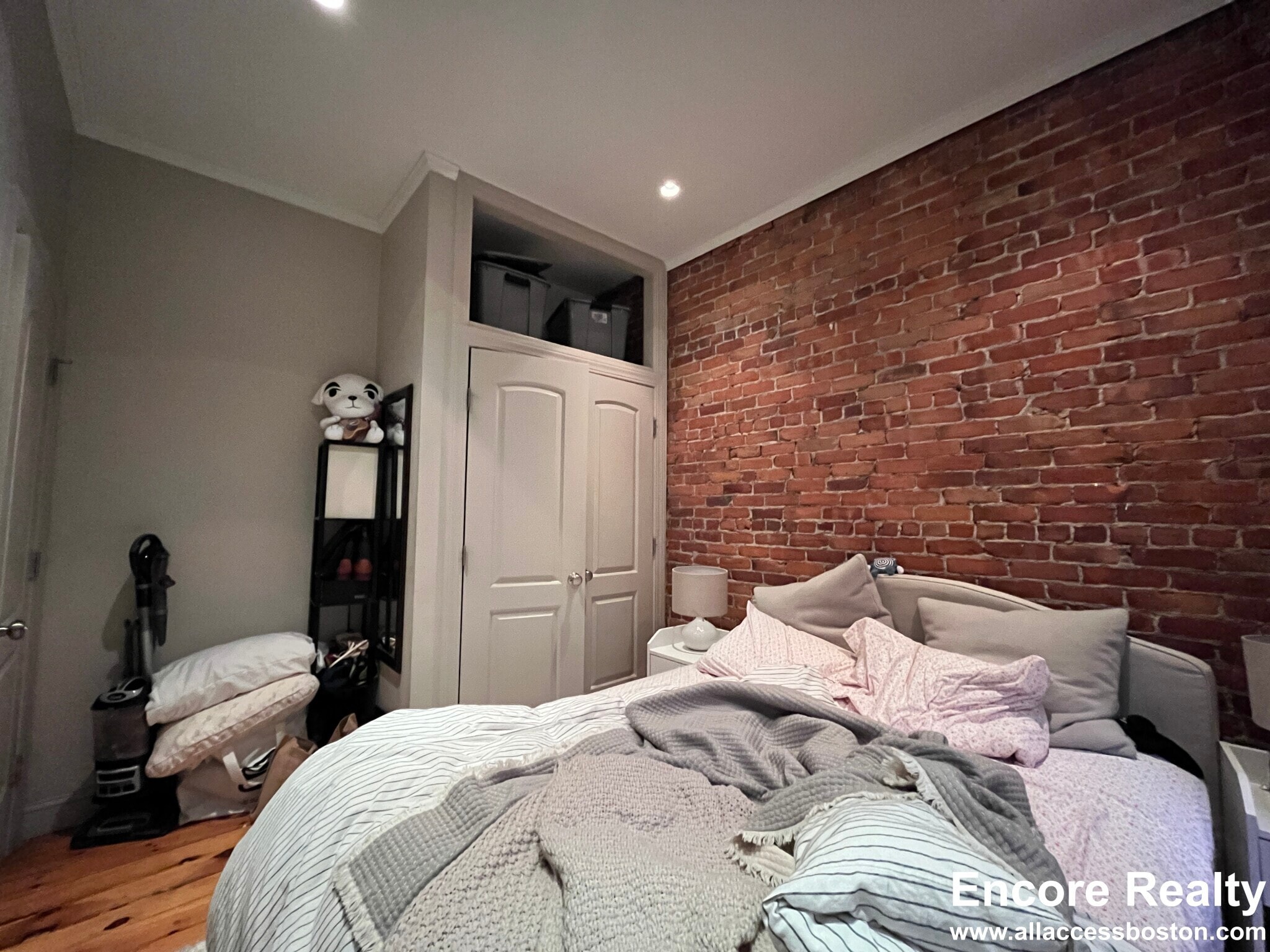 Building Photo - 19 Garrison St