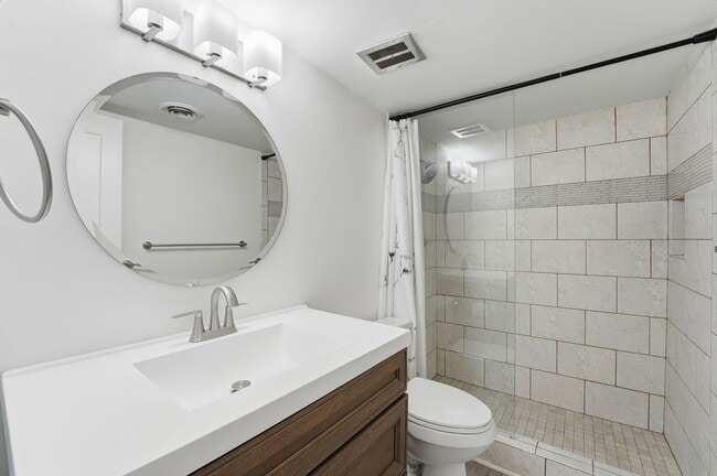 Building Photo - Beautiful 2-bedroom, 2-bathroom home nestled in the vibrant heart of Scottsdale. ALL UTILITIES IN...