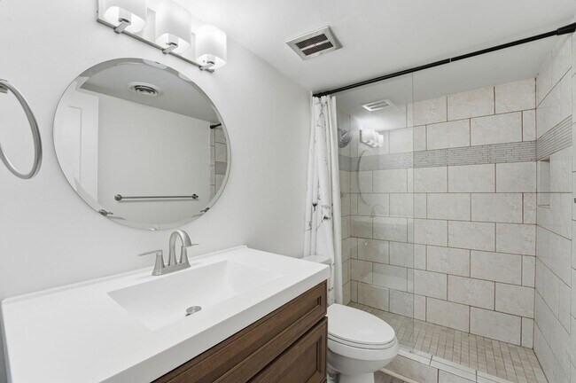 Building Photo - Beautiful 2-bedroom, 2-bathroom home nestled in the vibrant heart of Scottsdale