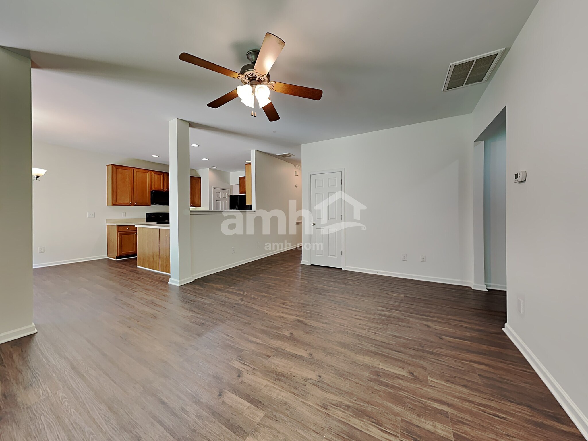 Building Photo - 4095 Shadetree Dr