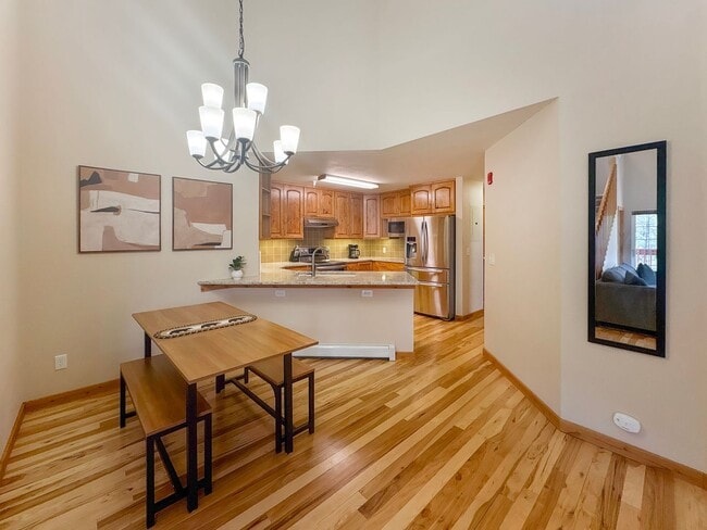 Building Photo - Move In Special! Furnished! Updated 3bed/3...