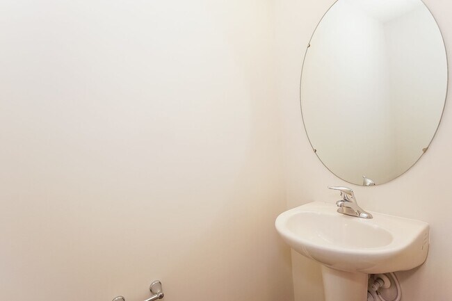 Building Photo - 3-Bedroom, 3.5 Bath Townhome for Rent in Mooresville, NC | Attached Garage & Modern Kitchen