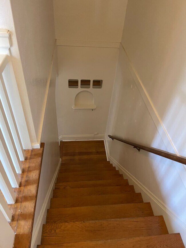 Building Photo - Cro02 - NW Northrup