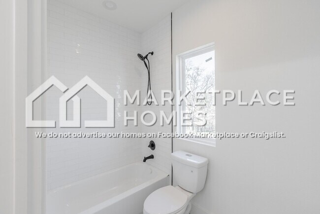 Building Photo - 1208 Edgar St