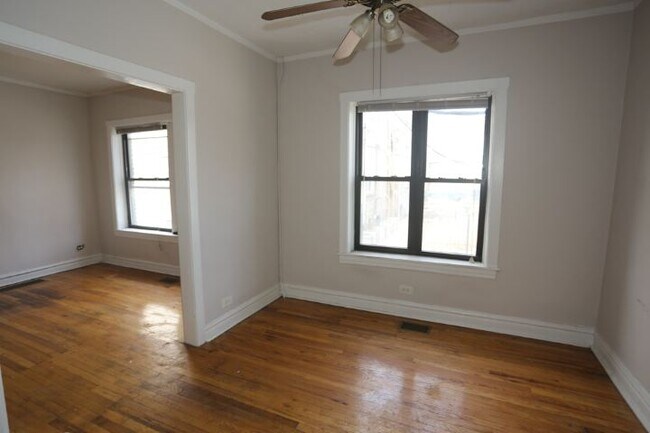 Building Photo - 6265 W Cornelia Ave