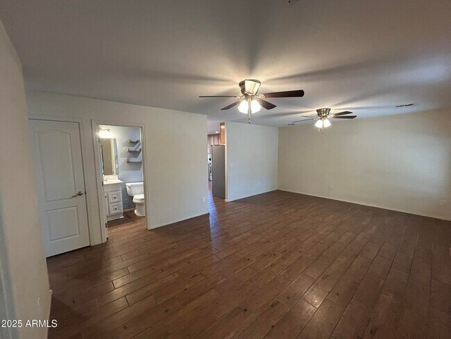 Building Photo - 14017 N 38th Dr