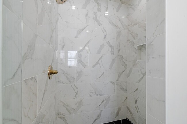 Building Photo - 1008 Fontaine Dr