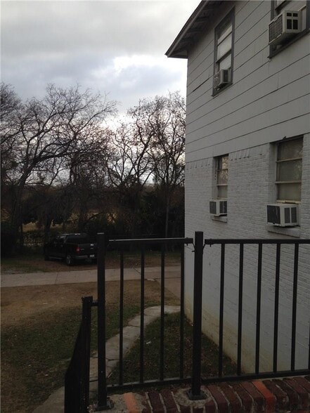 Building Photo - 2248 Riverview Dr