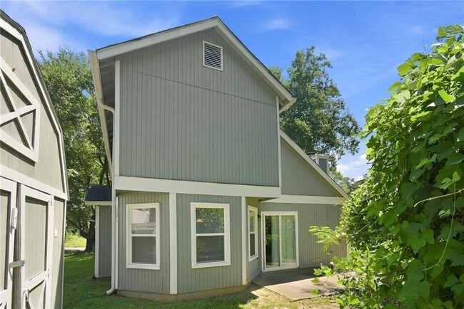 Building Photo - 4165 Little Springs Rd