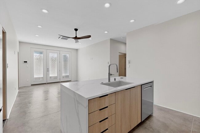 Building Photo - 705 Alcalde Pl SW