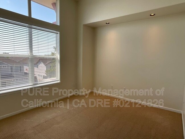 Building Photo - 950 Campoy St