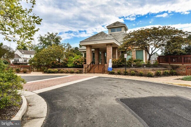 Building Photo - 3600 Paramount Rd